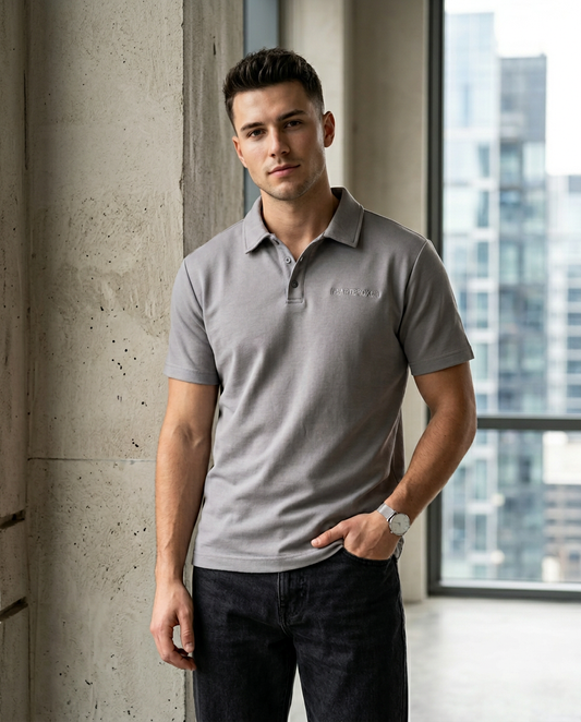 Polo Ender Oversize – Minimalismo Moderno con Actitud