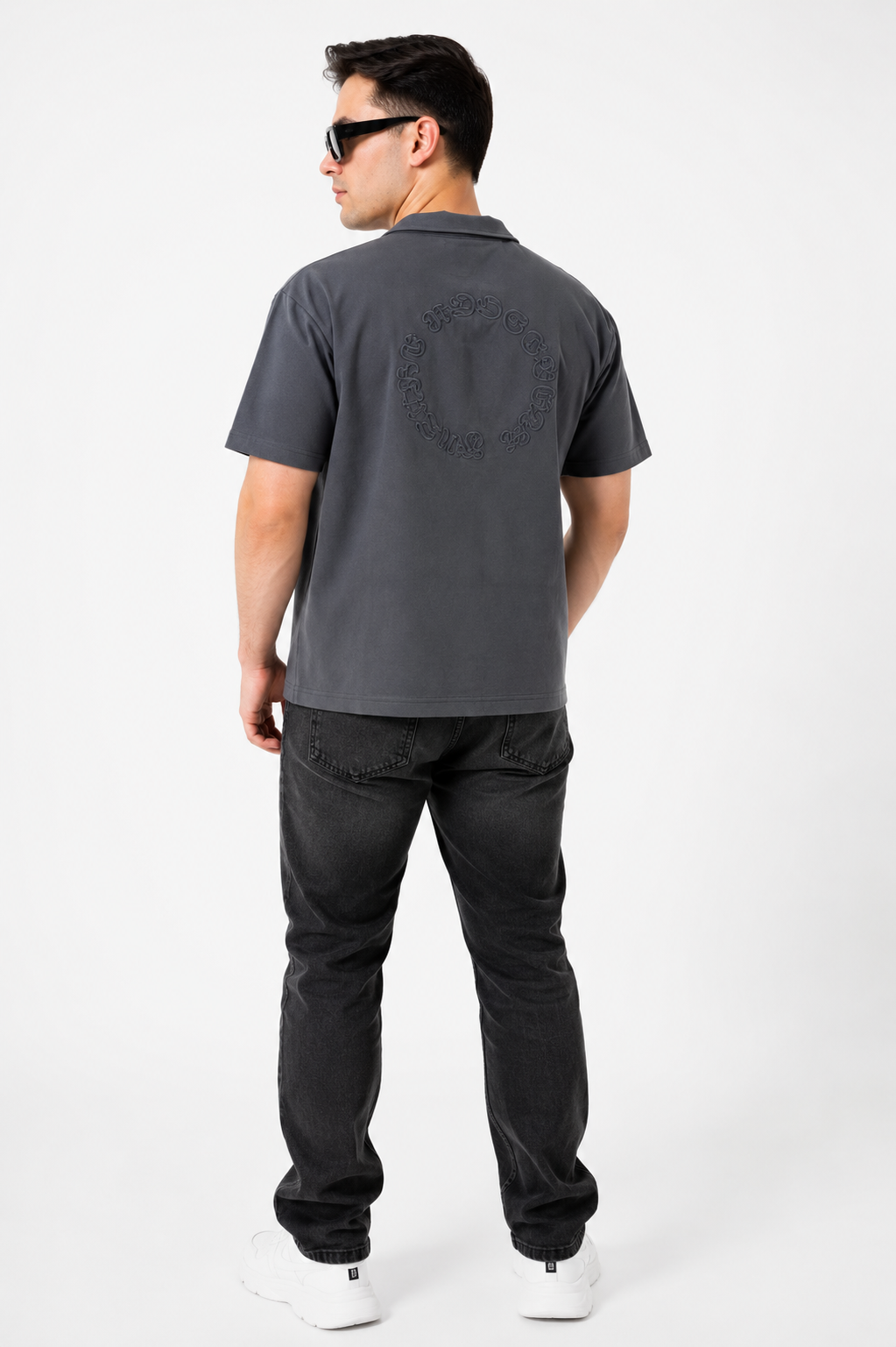 Polo Ender Oversize – Minimalismo Moderno con Actitud
