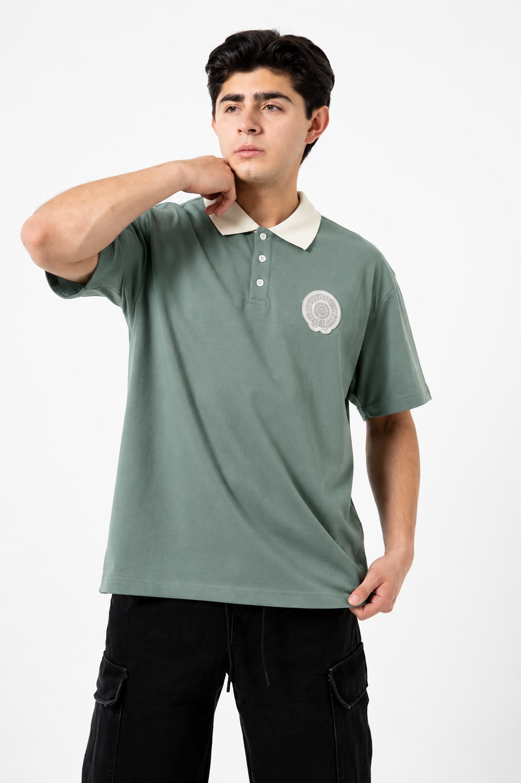 Polo Bordada Oversize – Elegancia Relajada con Toque Premium